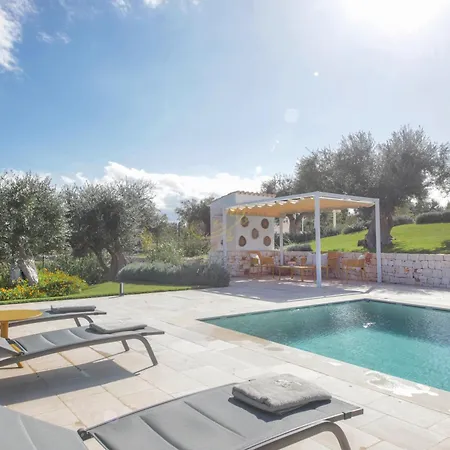 Td Trulli Lorusso Design Luxury Trulli With Pool Villa Castellana Grotte